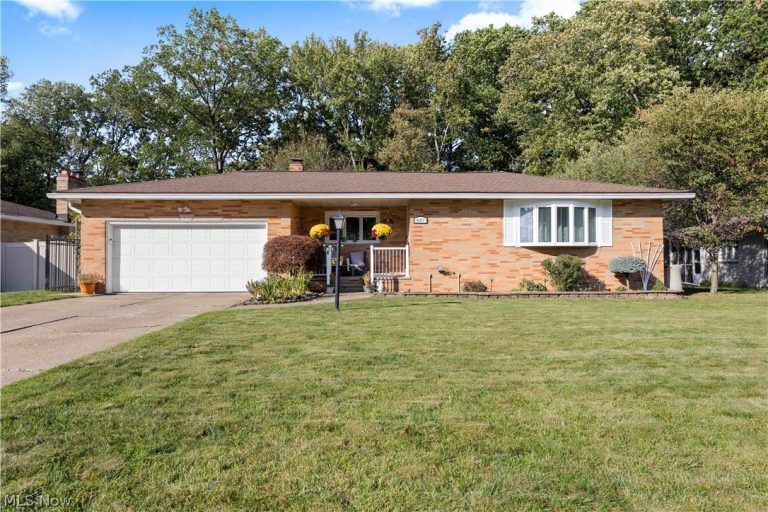 837 Dartmoor Avenue, Seven Hills, OH, 44131
