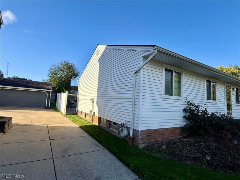 865 Pelley Drive, Cleveland, OH - Photo 3