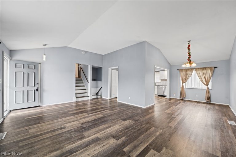 25090 Arlington Lane, North Olmsted, OH - Photo 4