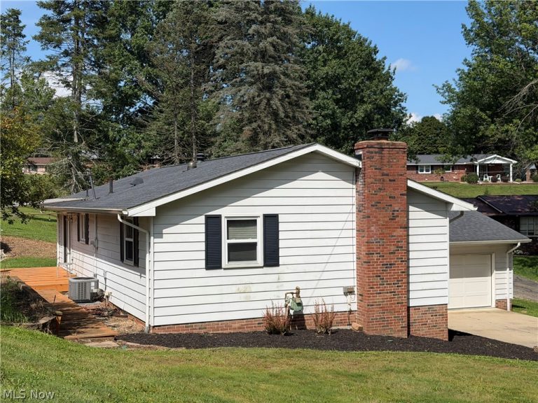 430 Hazelwood Drive, New Philadelphia, OH - Photo 3