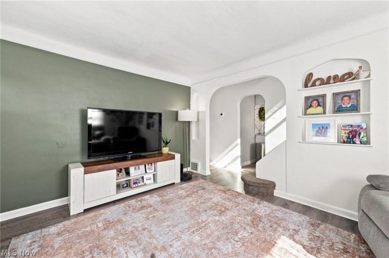 9310 Orchard Avenue, Brooklyn, OH - Photo 8