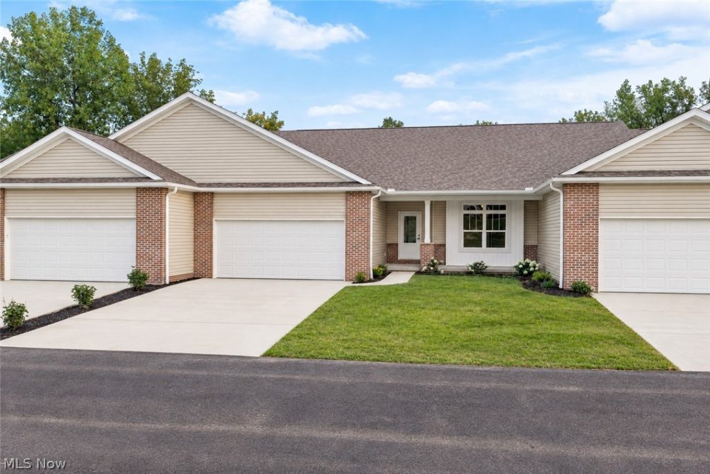 1219 Queen Anne Drive #1219, Massillon, OH