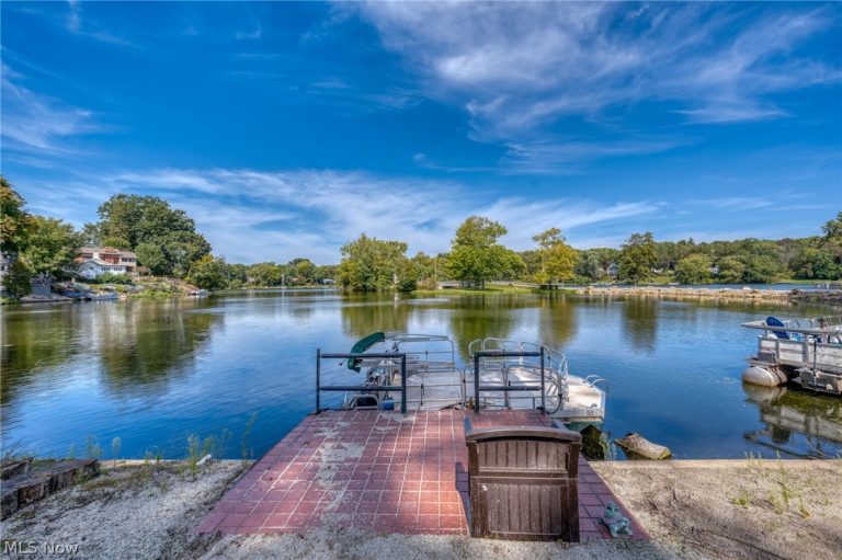 158 Oak Drive, North Canton, OH - Photo 2