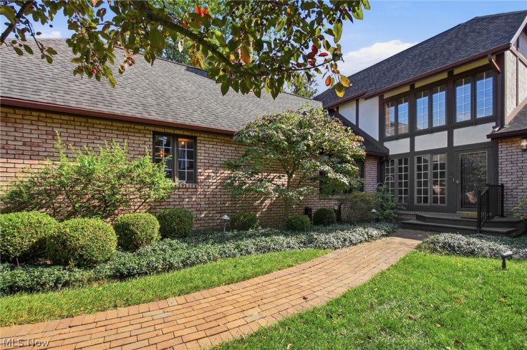 16 Bentley Drive, Canton, OH, 44709