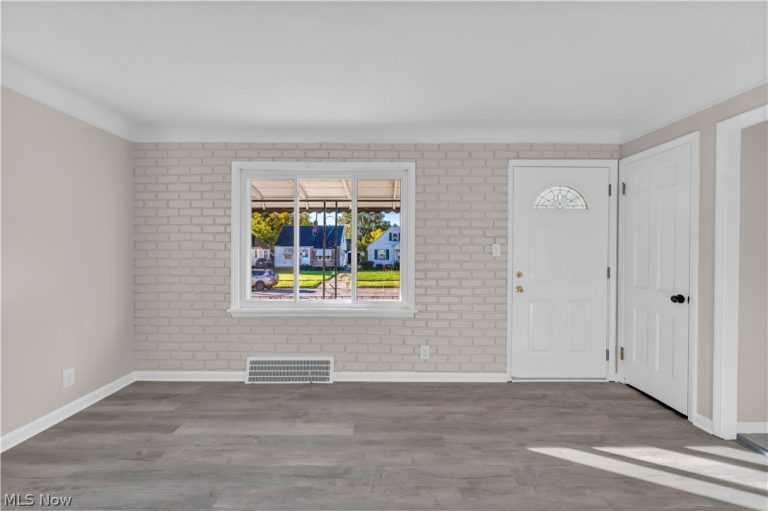 12817 Oak Park Boulevard, Garfield Heights, OH - Photo 3
