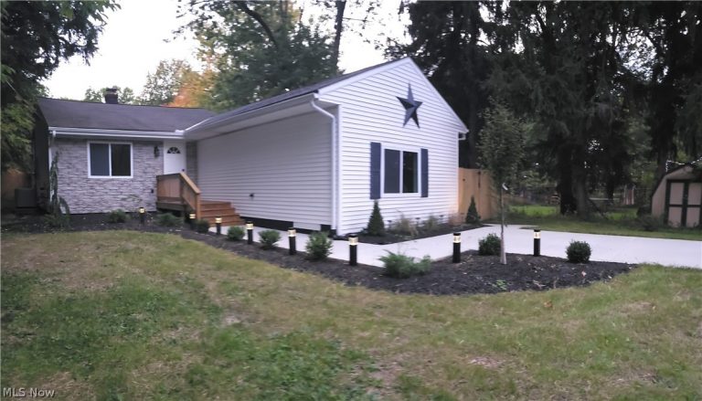 4867 Royalwood Road, North Royalton, OH - Photo 2