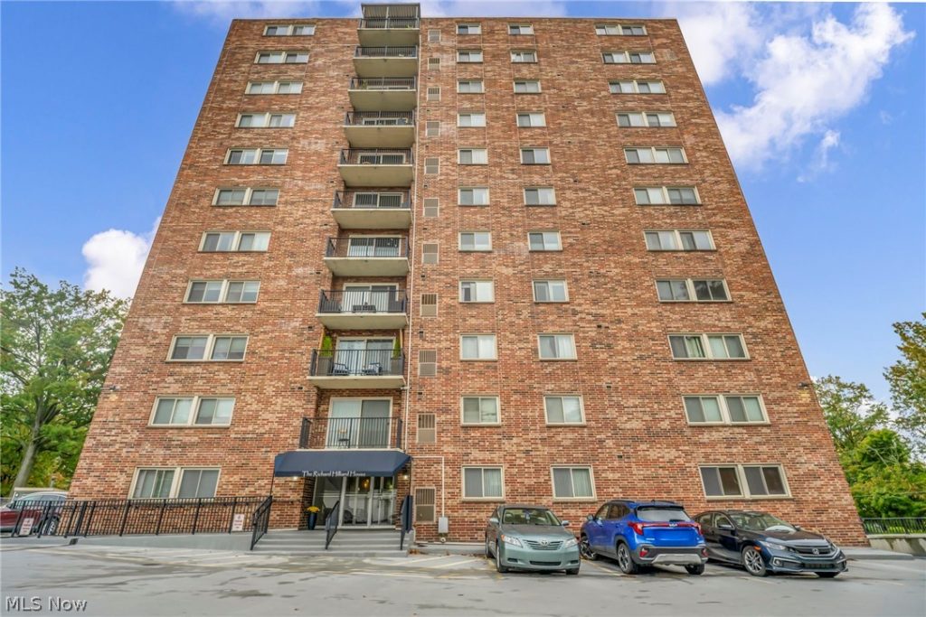 15555 Hilliard Road #304, Lakewood, OH