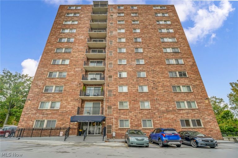15555 Hilliard Road #304, Lakewood, OH, 44107
