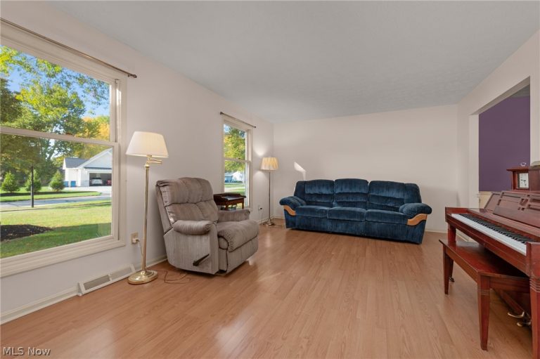 24450 Woodside Drive, North Olmsted, OH - Photo 5