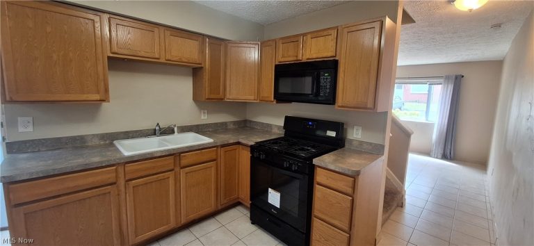 193 Dalepark Drive #6, Bedford, OH - Photo 2