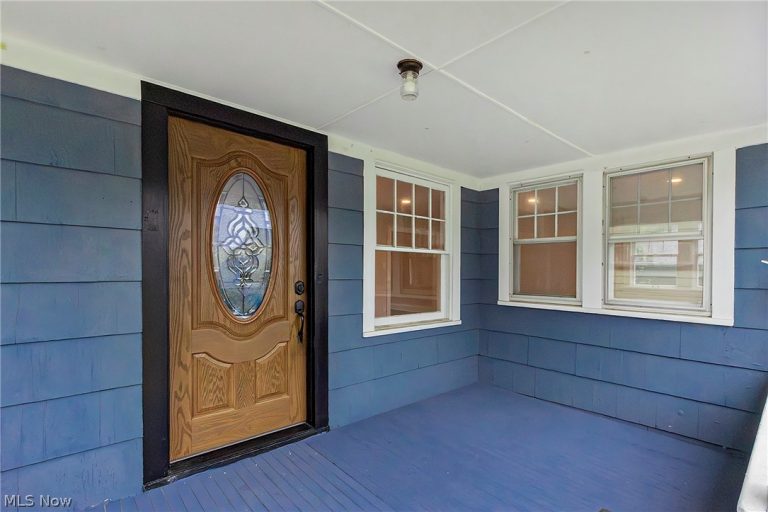2092 Hampstead Road, Cleveland Heights, OH - Photo 2