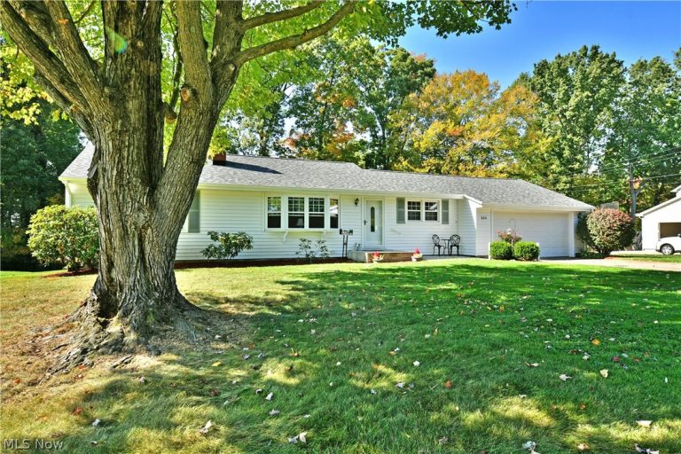 320 Montridge Drive, Canfield, OH - Photo 2