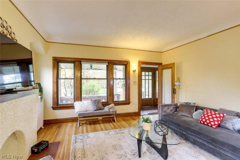 2580 Colchester Road, Cleveland Heights, OH - Photo 6