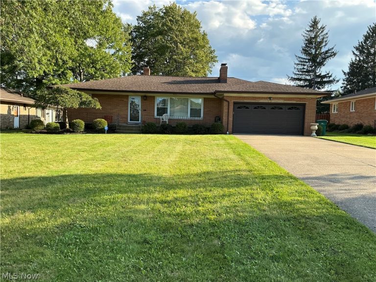 952 Parkhaven Drive, Seven Hills, OH, 44131