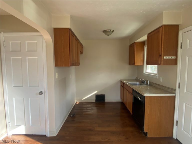 12113 Wayland Avenue, Cleveland, OH - Photo 8