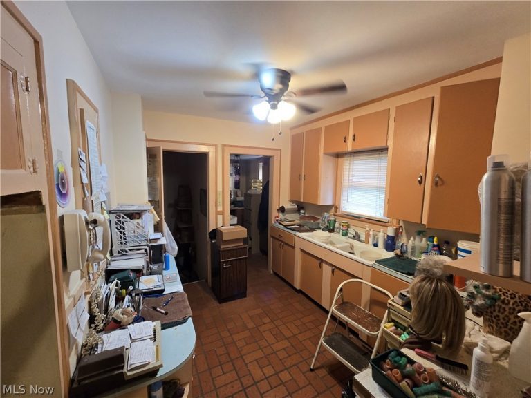 24279 Lorain Road, North Olmsted, OH - Photo 6
