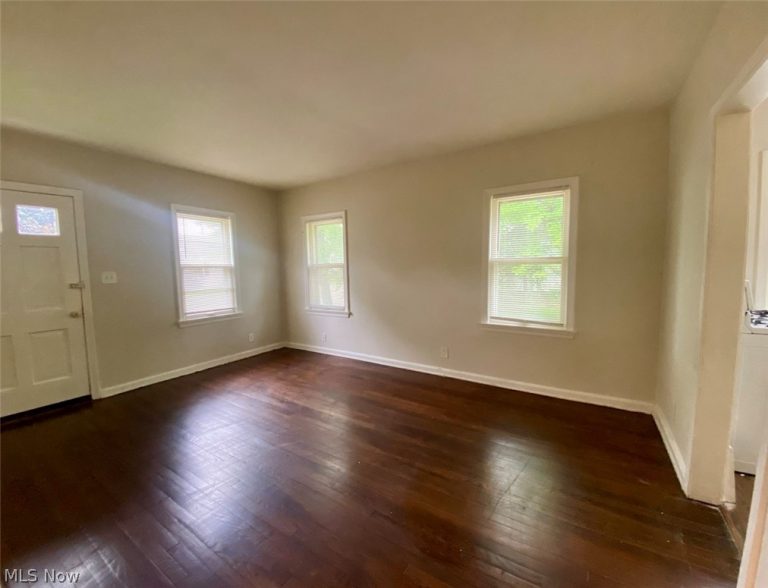1011 Cordova Avenue, Akron, OH - Photo 3
