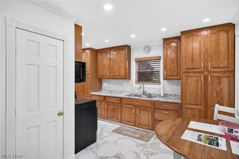26673 Sudbury Drive, North Olmsted, OH - Photo 8