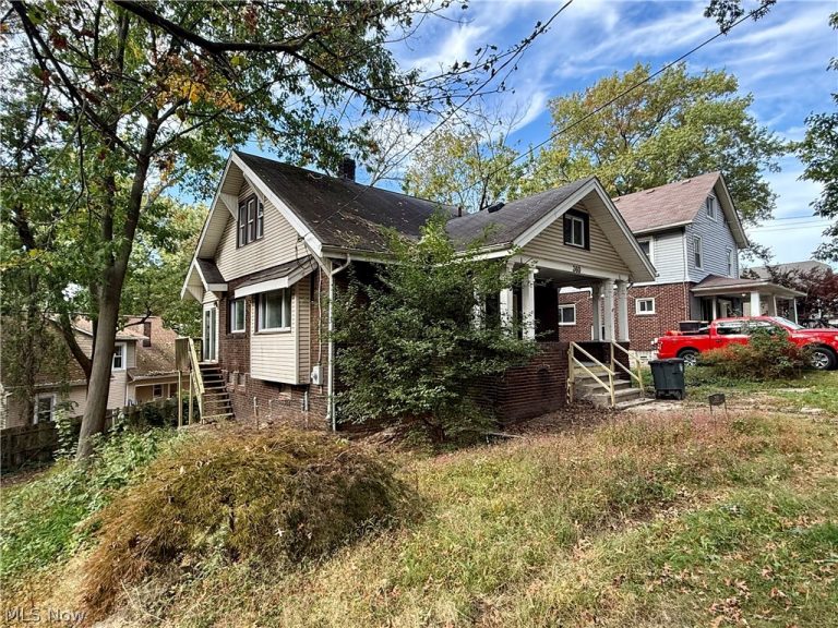 360 Litchfield Road, Akron, OH - Photo 2