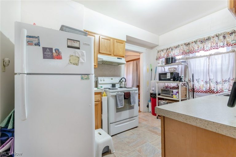 2192 Edgewood Road, Cleveland Heights, OH - Photo 3
