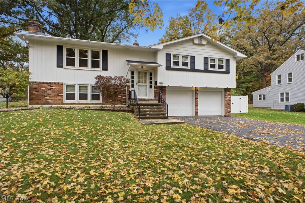 70 Hillside Road, Canfield, OH