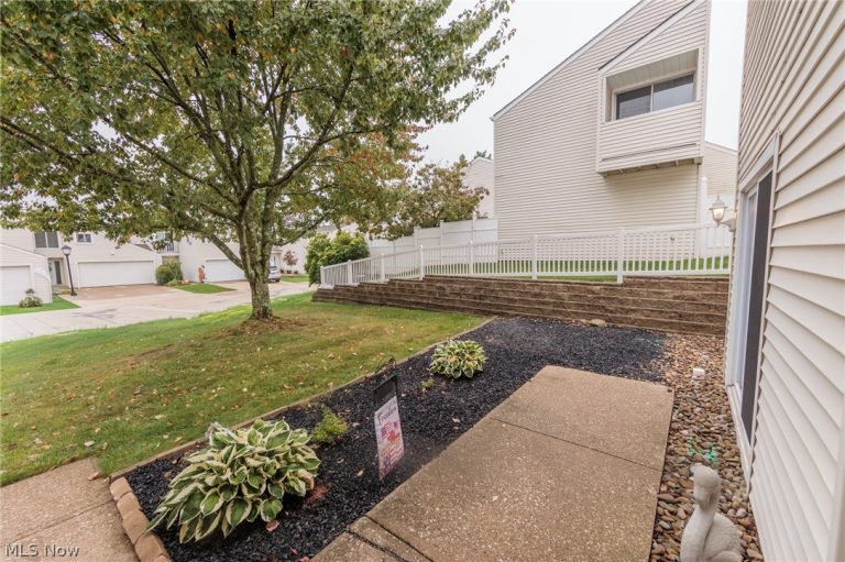 88 Castle Court, Brunswick, OH - Photo 2