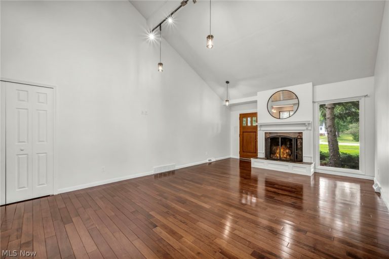 18446 Drake Road, Strongsville, OH - Photo 8