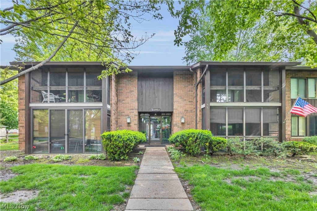 22954 Maple Ridge Road #202B, North Olmsted, OH