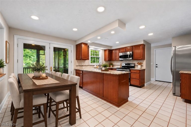 7377 Amanda Place, Concord Twp, OH - Photo 8