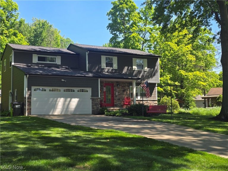 9443 Ledge Acres Drive, Macedonia, OH - Photo 2