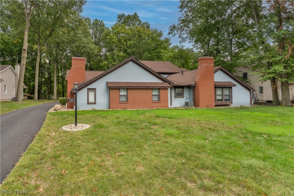 221 Talsman Drive, Canfield, OH