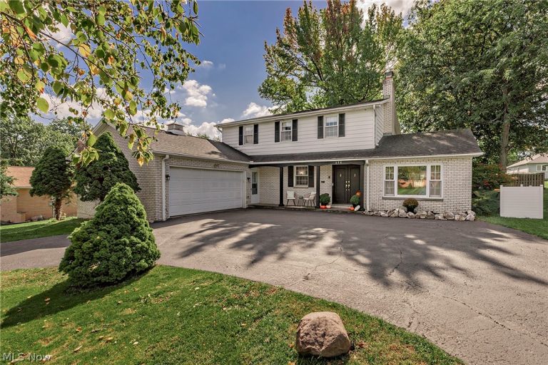 694 Simich Drive, Seven Hills, OH, 44131