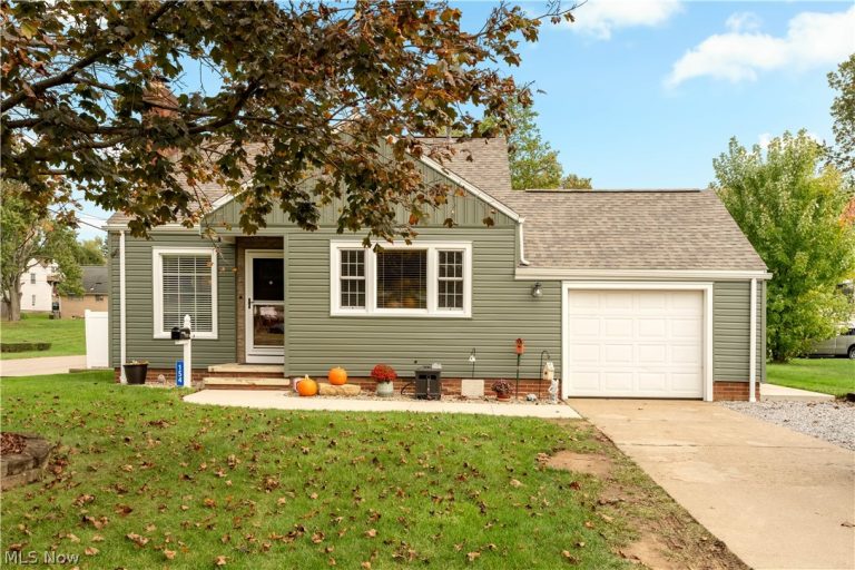 154 Victoria Avenue, Canton, OH - Photo 2
