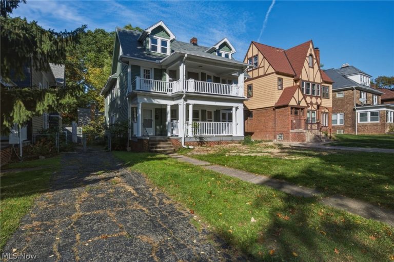 3379 Euclid Heights Boulevard, Cleveland Heights, OH - Photo 2