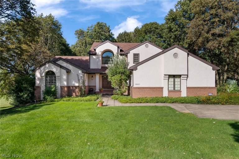 7725 Hearthstone Avenue, North Canton, OH, 44720