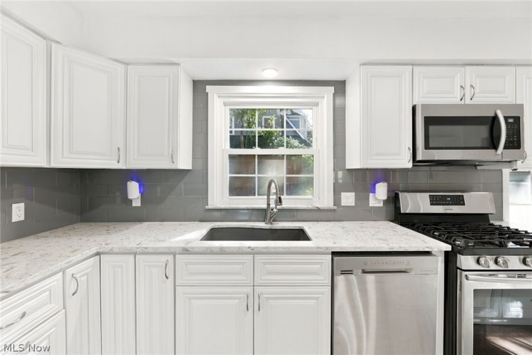 16506 Fernway Road, Shaker Heights, OH - Photo 5