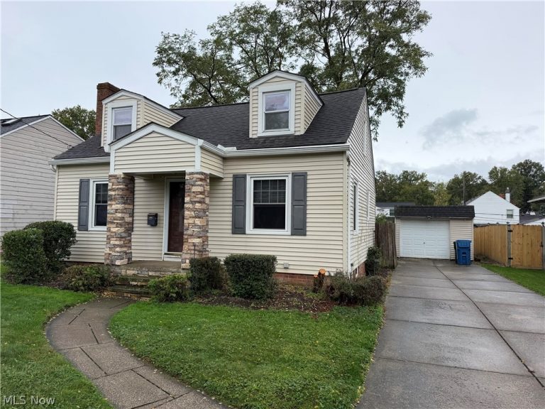 23481 Clifford Drive, North Olmsted, OH - Photo 2