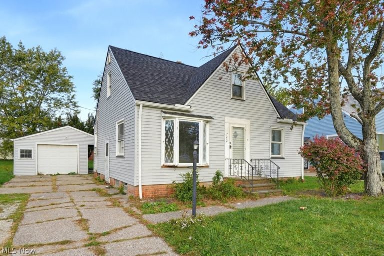 742 Northfield Road, Bedford, OH - Photo 2