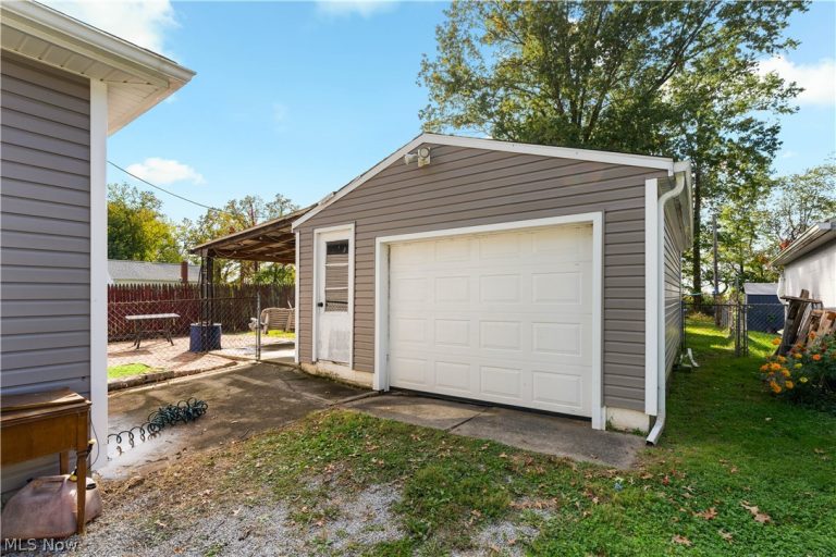 3194 Bender Avenue, Akron, OH - Photo 3