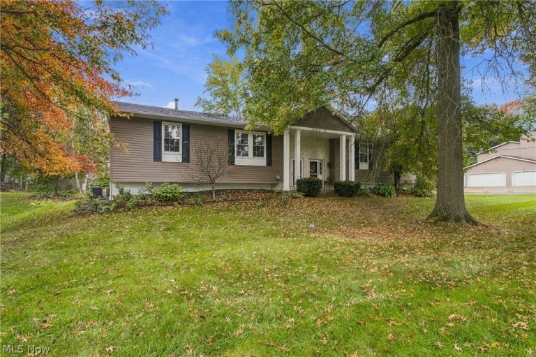 8632 Wedgewood Avenue, North Canton, OH - Photo 4