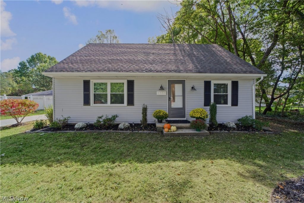 3292 Helmsdale Drive, Akron, OH