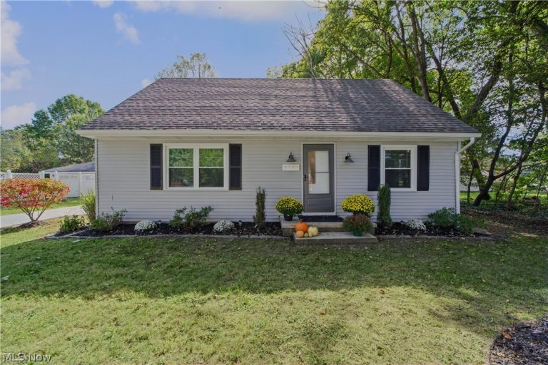 3292 Helmsdale Drive, Akron, OH, 44312