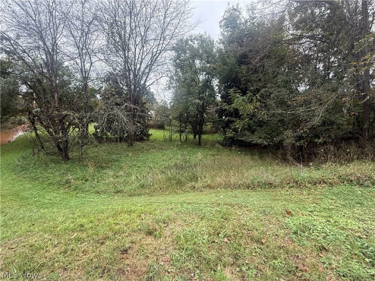 28th Street, Vienna, WV, 26105