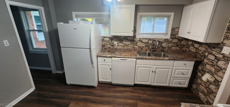 202 Rosewood Avenue #204, Northfield, OH - Photo 2