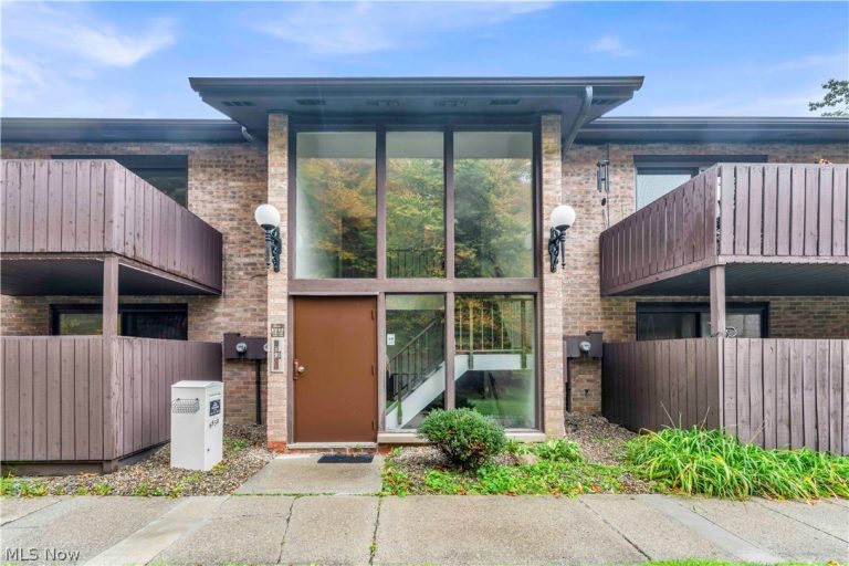 6850 Carriage Hill Drive #D55, Brecksville, OH, 44141