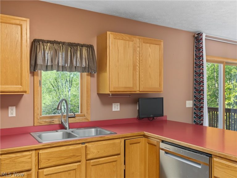 411 Dillon Road, Akron, OH - Photo 8