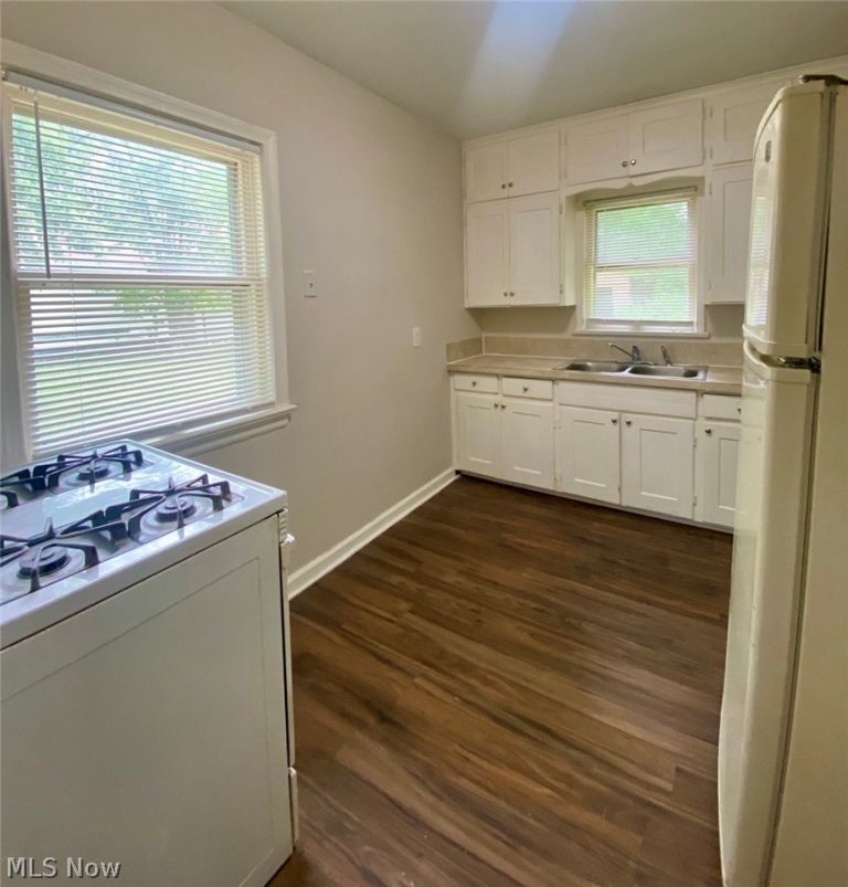 1011 Cordova Avenue, Akron, OH - Photo 8