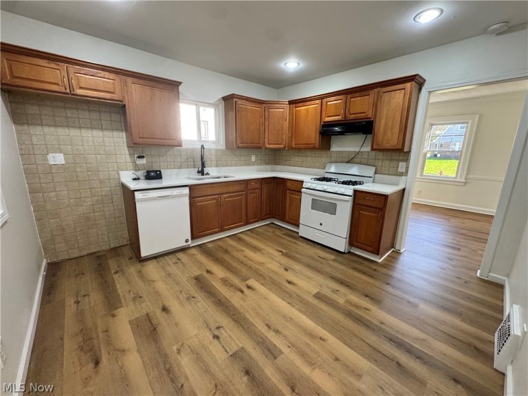 13113 Cranwood Park Boulevard, Garfield Heights, OH - Photo 6