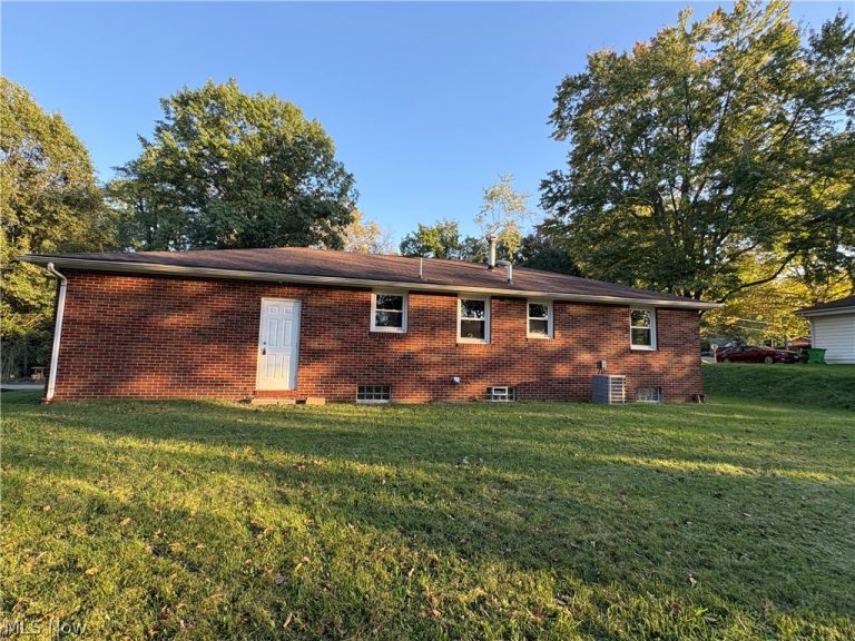 870 Milburn Road, Massillon, OH - Photo 2
