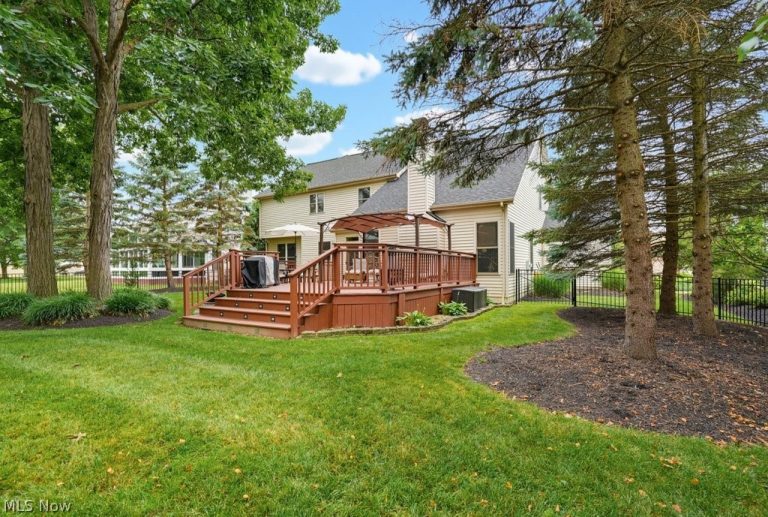 15295 Old Oak Drive, Strongsville, OH - Photo 4